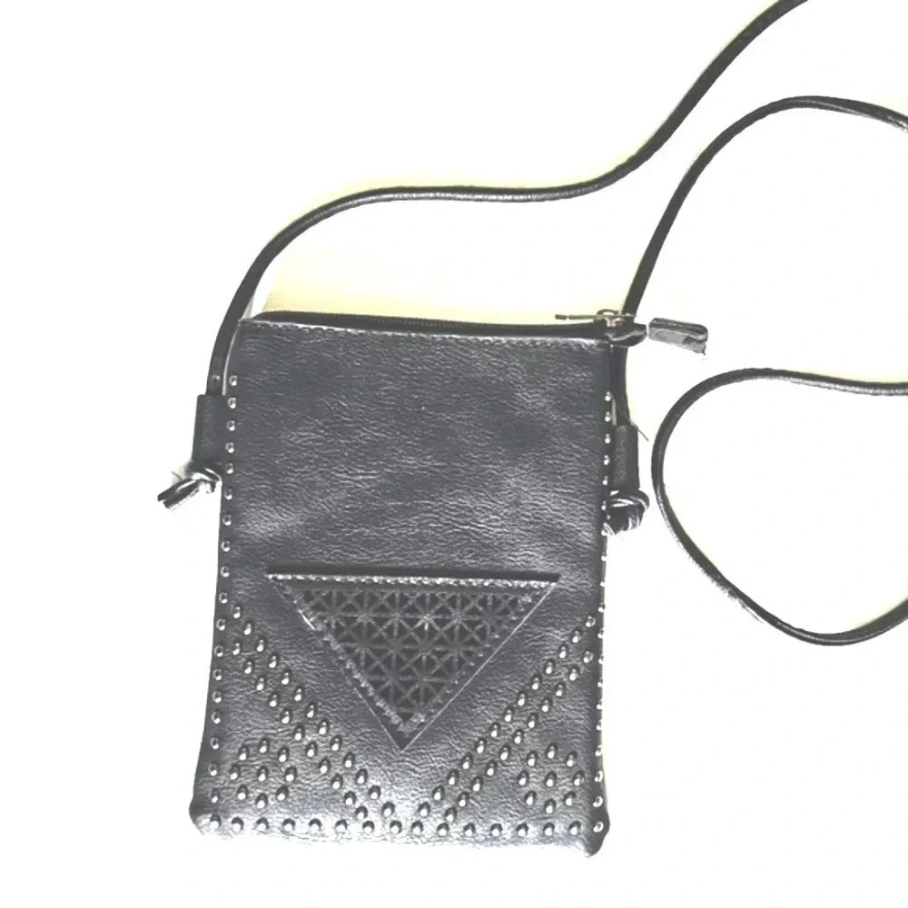Moda CrossBody Bag Vegan Leather  Embellishment Pattern Zip Closure - Picture 2 of 8